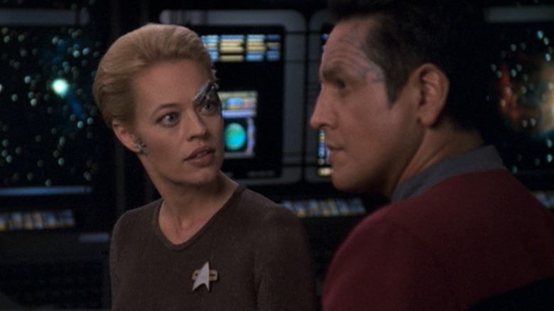 Seven and Chakotay in Astrometrics