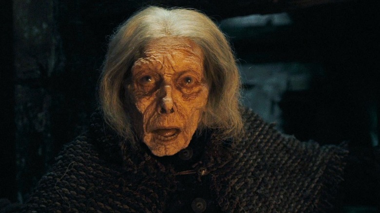 Bathilda Bagshot transforming into Nagini Harry Potter