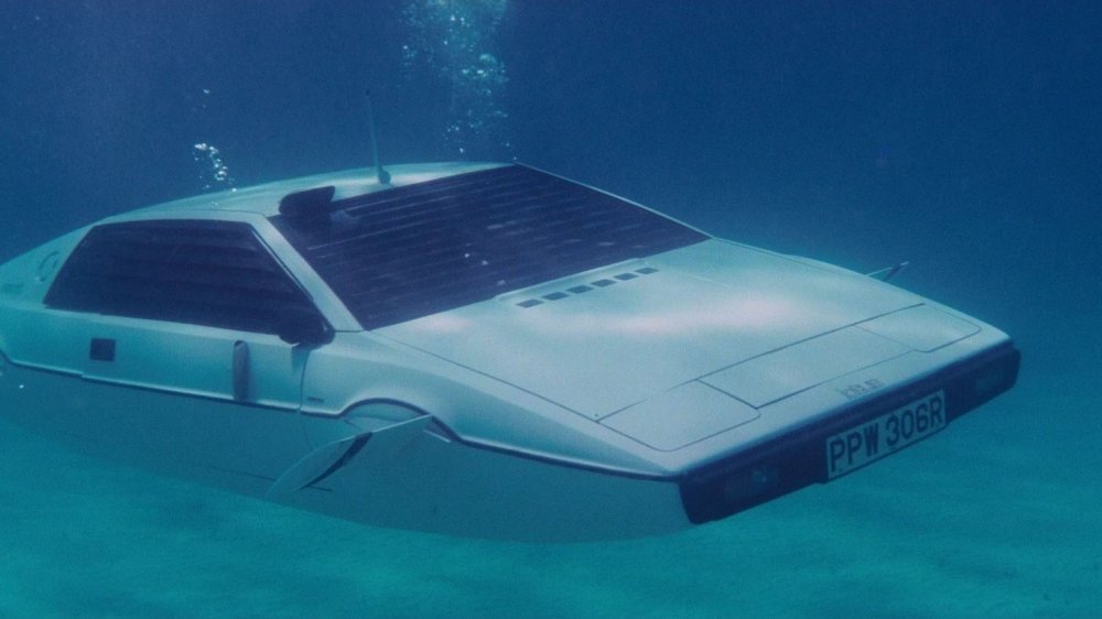 Submarine Lotus Esprit