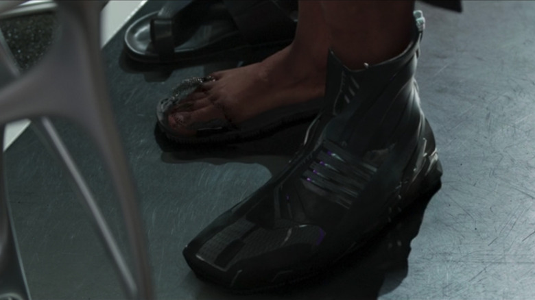 T'Challa's sneakers materializing