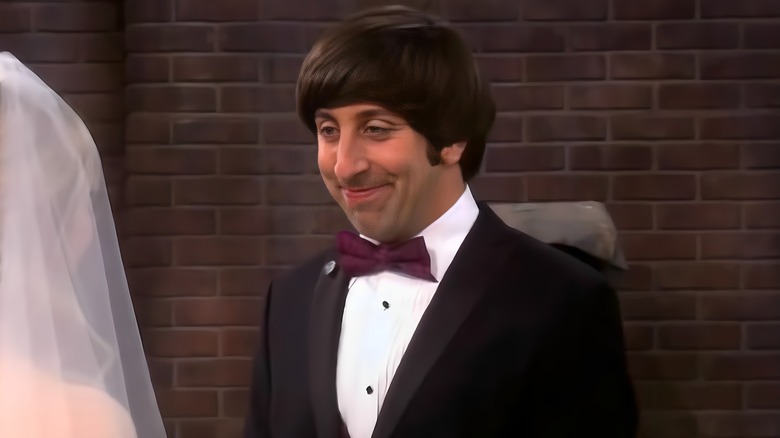 Howard Wolowitz wearing alien pin