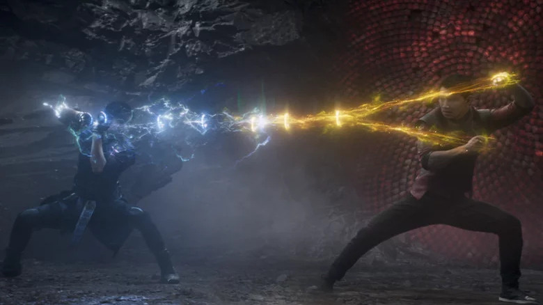 Wenwu and Shang-Chi battling