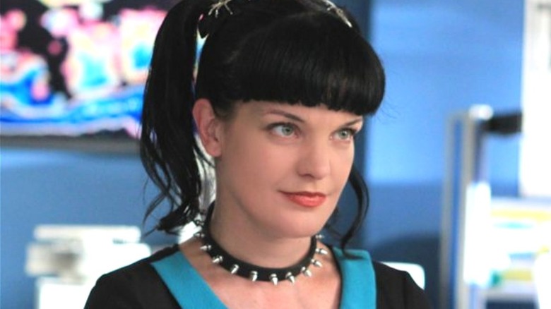 Abby Sciuto wearing choker 