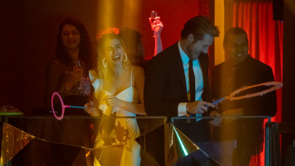 Emma Roberts and Luke Bracey in Holidate