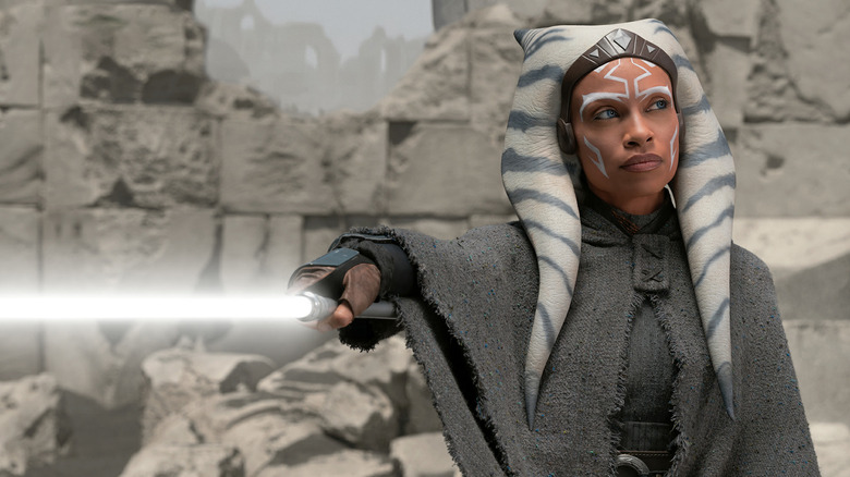 Ahsoka holding a white lightsaber