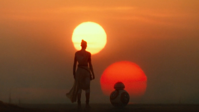 Twin suns of Tatooine Rey BB-8 sad