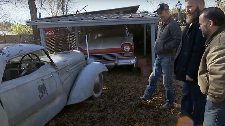 Mike Wolfe and Frank Fritz looking at a car