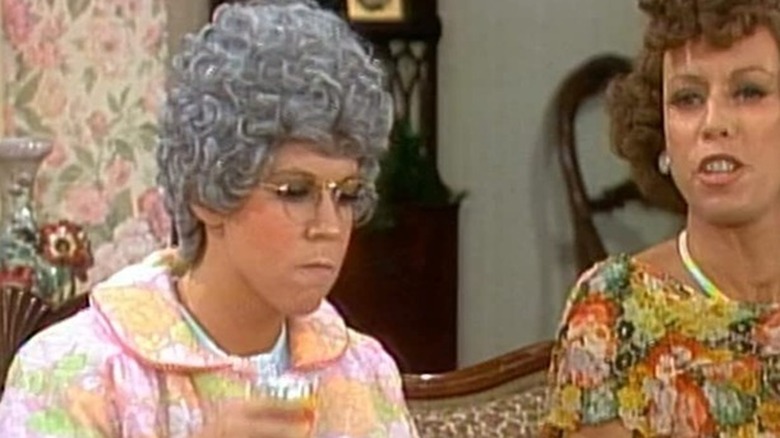 Thelma and Eunice on a couch in The Carol Burnett Show (1967)