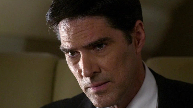 Thomas Gibson on Criminal Minds in plane