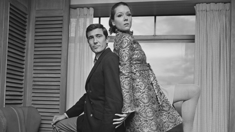 George Lazenby and Diana Rigg posing