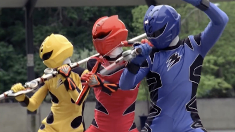 Jungle Fury Power Rangers in fight stance