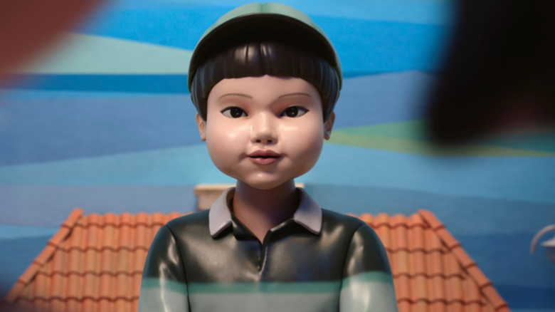 Cheol-su facing the girl doll on 