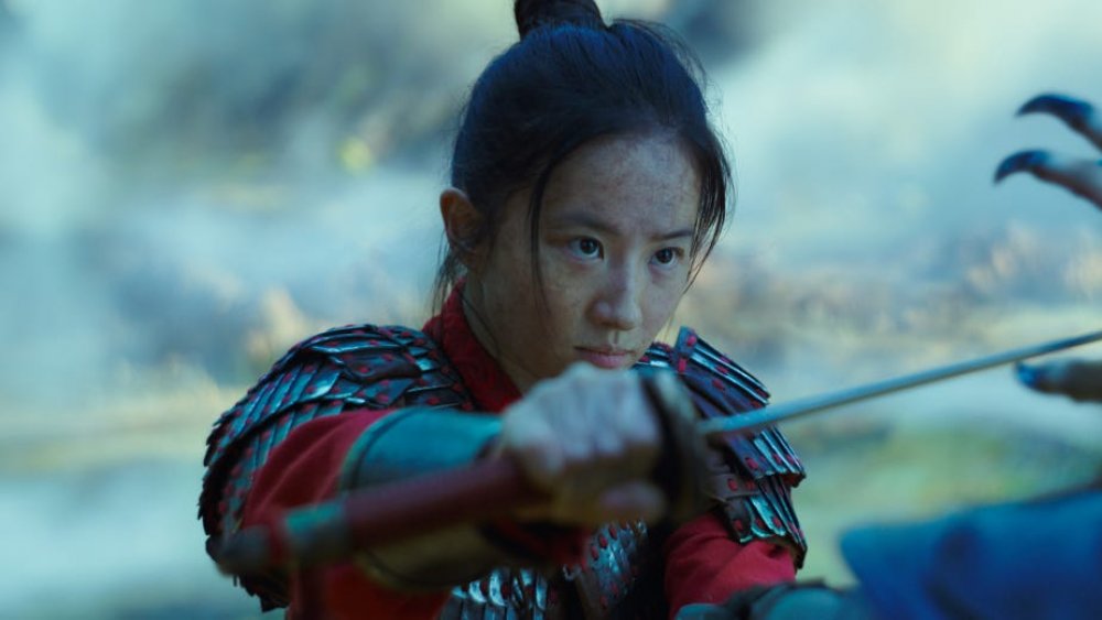 Yiu Lifei as Mulan, fighting the witch Xian Lang
