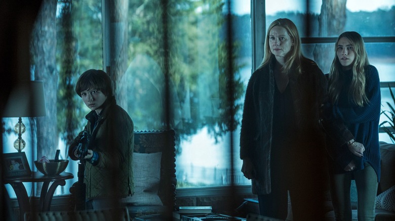 Skylar Gaertner, Laura Linney and Sofia Hublitz in "Ozark" season 1