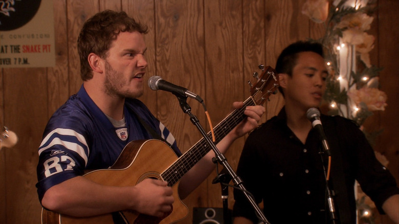 Andy Dwyer singing guitar