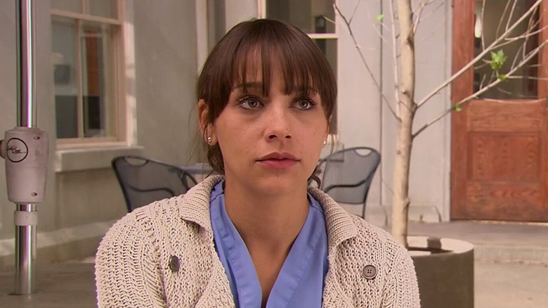 Rashida Jones Ann Perkins sitting courtyard