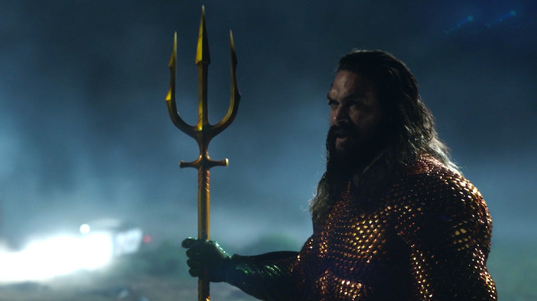 Aquaman looking at Peacemaker