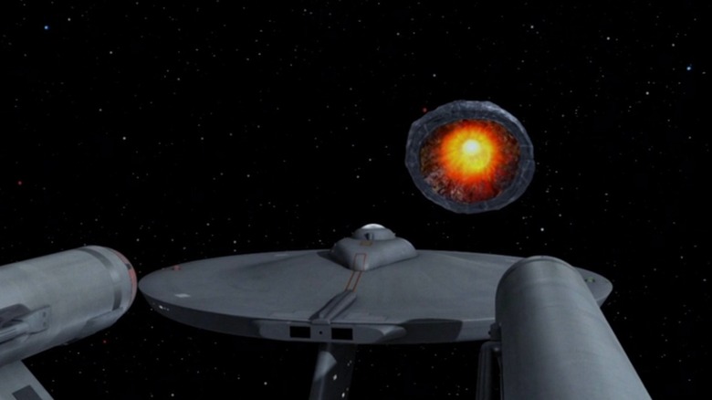 Enterprise flies to Planet killer