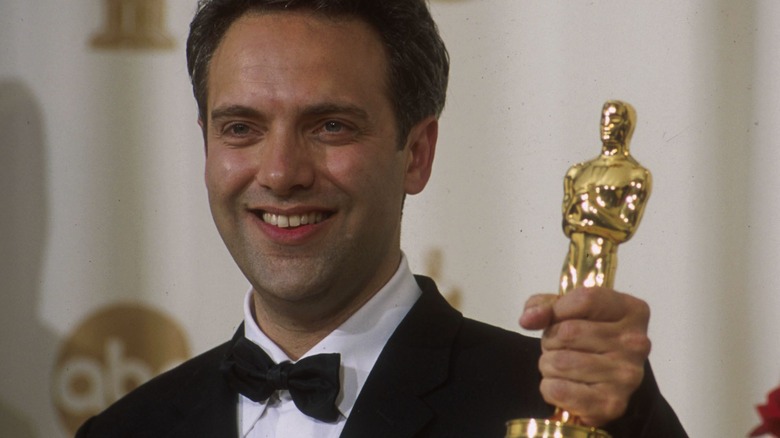 Sam Mendes holding Oscar