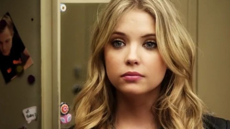 Hanna at her locker