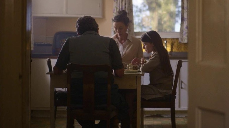 Seán, Cáit, and Eibhlin sit at the kitchen table in "The Quiet Girl"