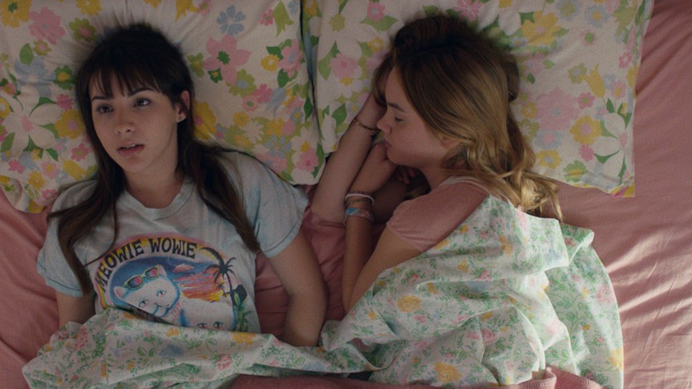 Hannah Marks and Liana Liberato in Banana Split