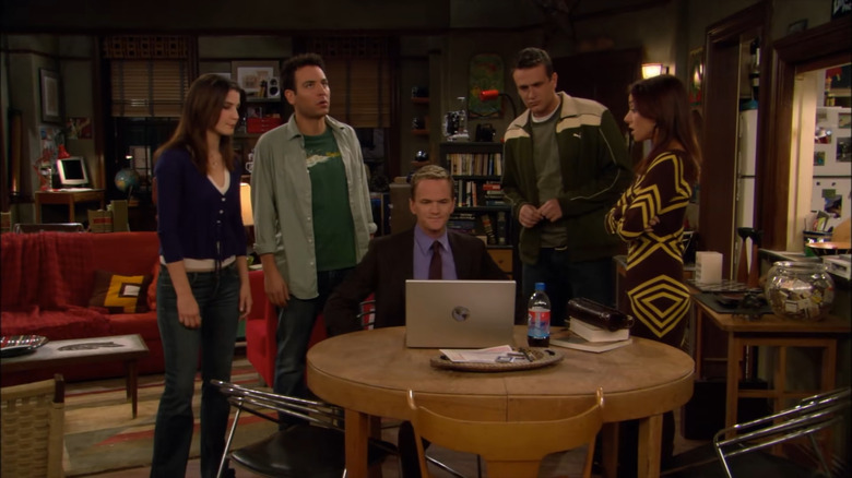 HIMYM characters together at a table