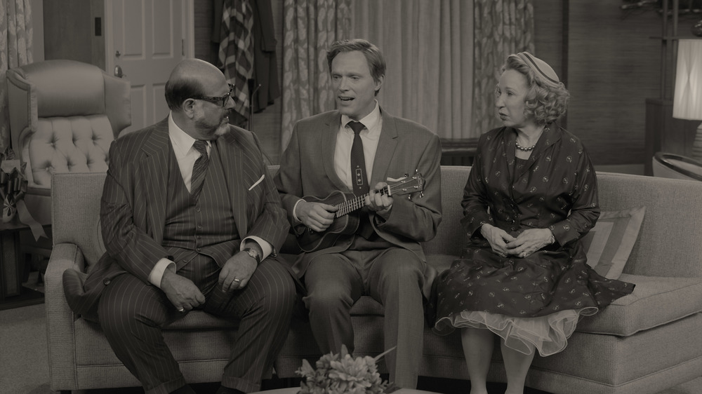 Paul Bettany plays a ukulele for Fred Melamud and Debra Jo Rupp