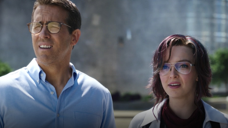 Free Guy Ryan Reynolds, Jodie Comer wearing glasses