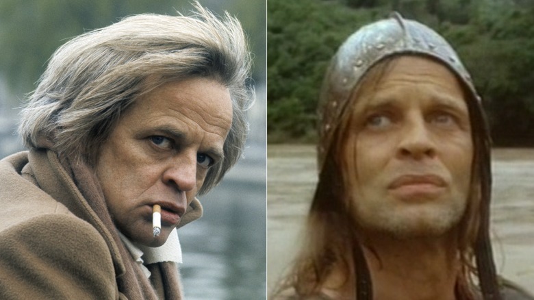 Klaus Kinski smokes; Lope de Aguirre looks up