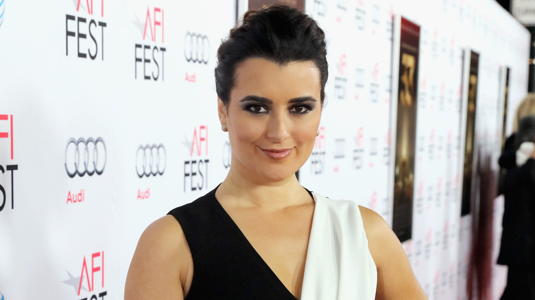 Cote de Pablo at an event