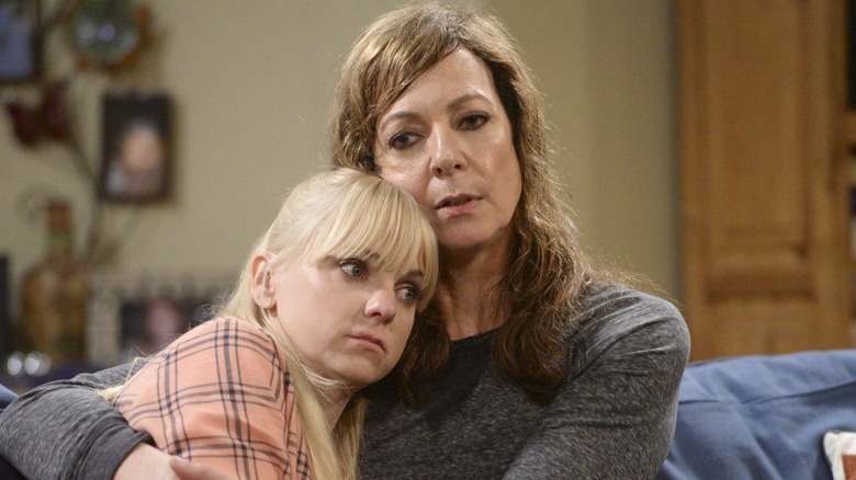 Allison Janney and Anna Faris in Mom