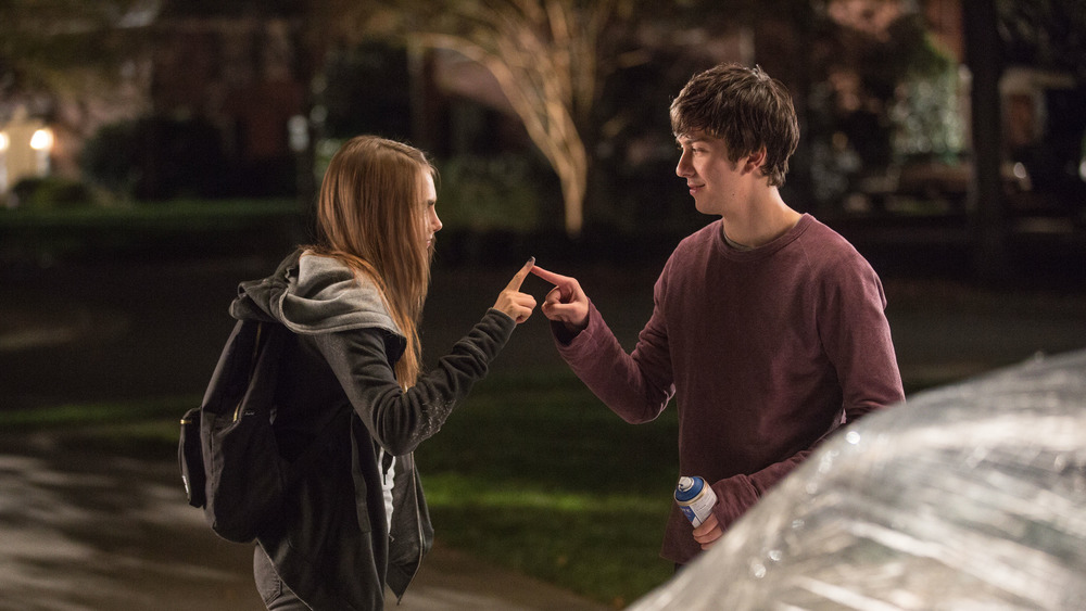 Paper Towns leads touching fingers