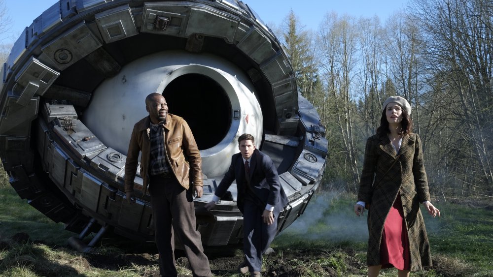 Lucy, Rufus, and Wyatt standing near time machine