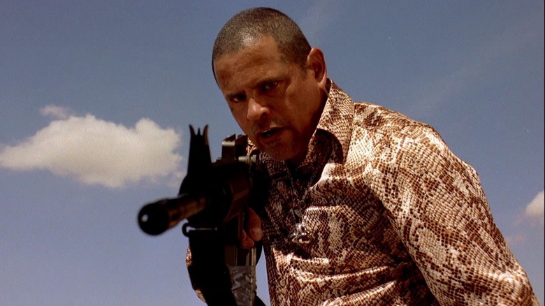 Tuco pointing gun