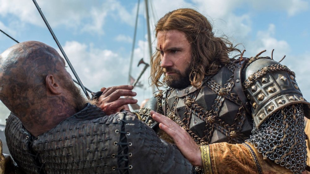 Clive Standen as Rollo fights Travis Fimmel as Ragnar in Vikings