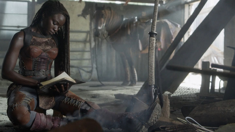 Michonne rests and reads a book during The Walking Dead finale