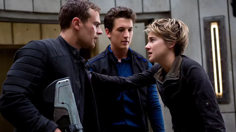 Four Peter and Tris arguing in the Divergent movies