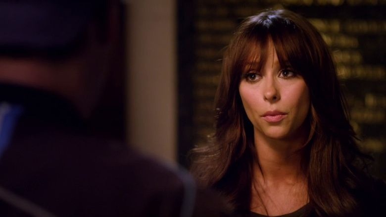 Jennifer Love Hewitt talks to man