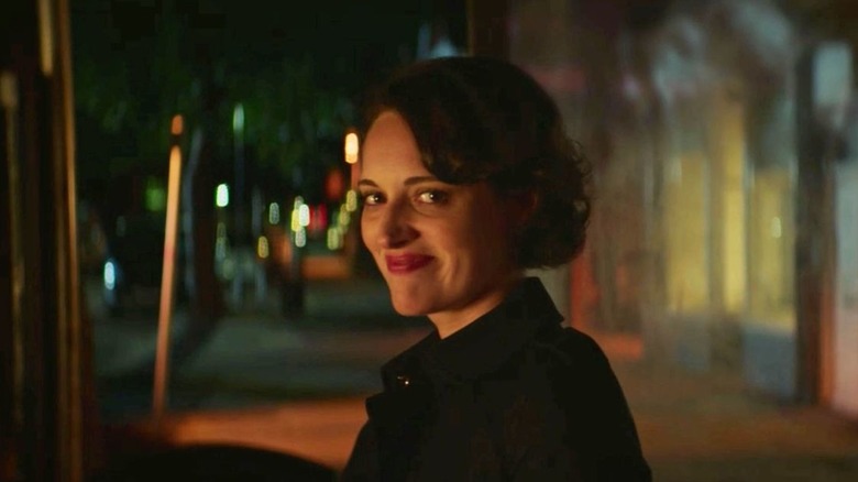 Fleabag smiles at the viewer in "Fleabag" (2019)