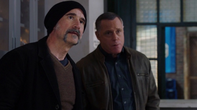 Olinsky looks over his shoulder Chicago PD