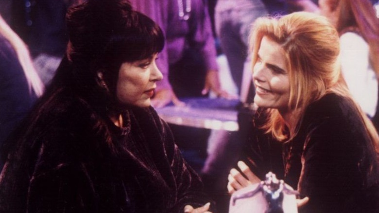 Roseanne Bar and Mariel Hemingway in the "Roseanne" season 6 episode "Don't Ask, Don't Tell"