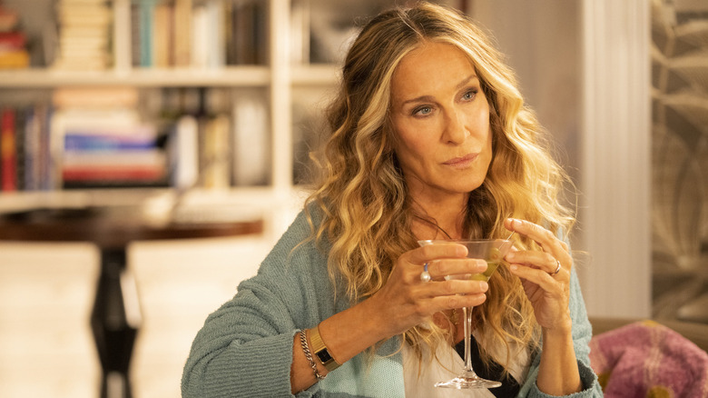 Carrie Bradshaw holding a martini