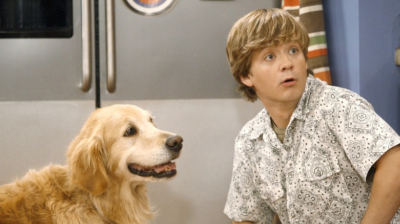 Jason Earles in Hannah Montana with dog