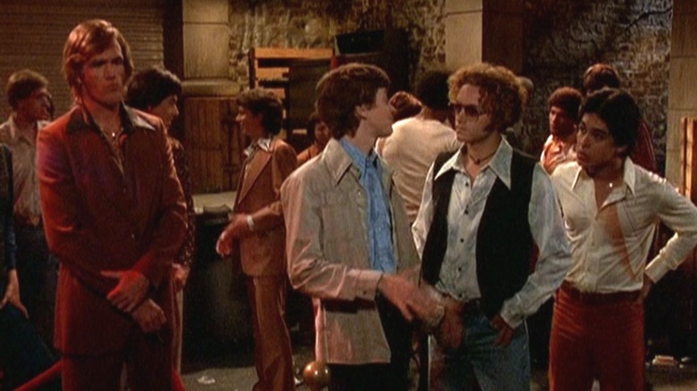 The That '70s Show gang tries to approach a bouncer