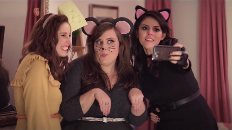 Vanessa Bayer, Aidy Bryant, Cecily Strong dress up