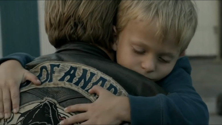 Jax Teller hugging son