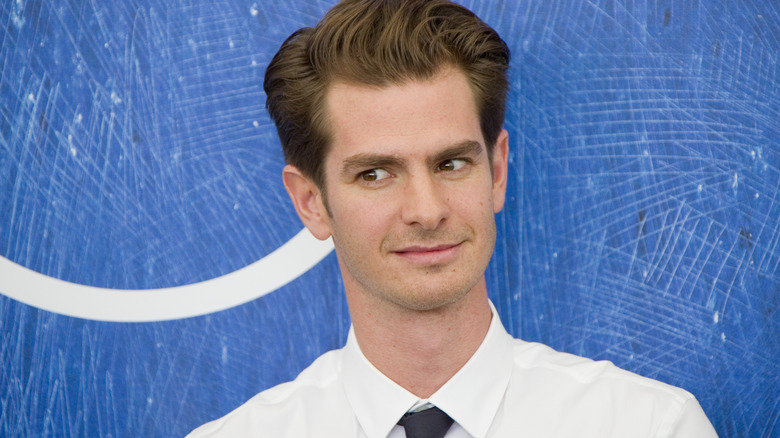 Andrew Garfield makes silly face