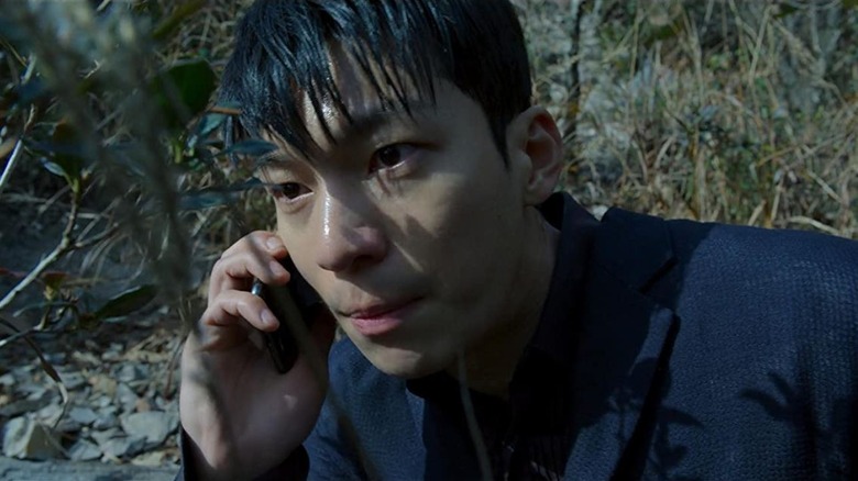 Hwang Jun-ho on the phone