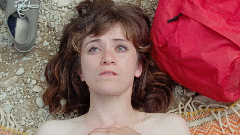 Noël Wells lying on the ground